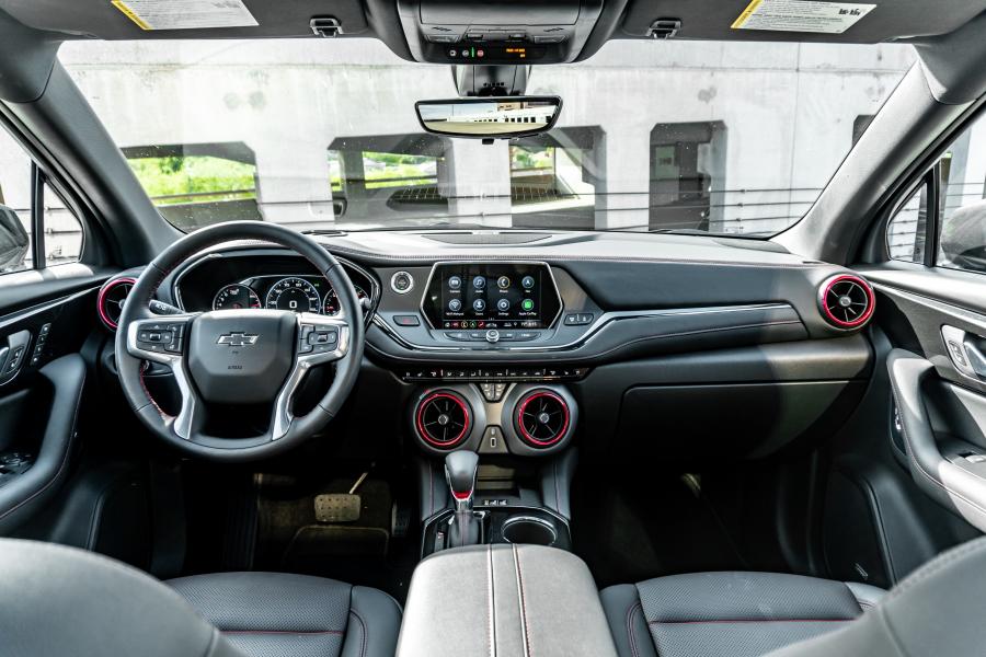 Торпедо Chevrolet Blazer RS 2019 года  (фото 37 из 40)